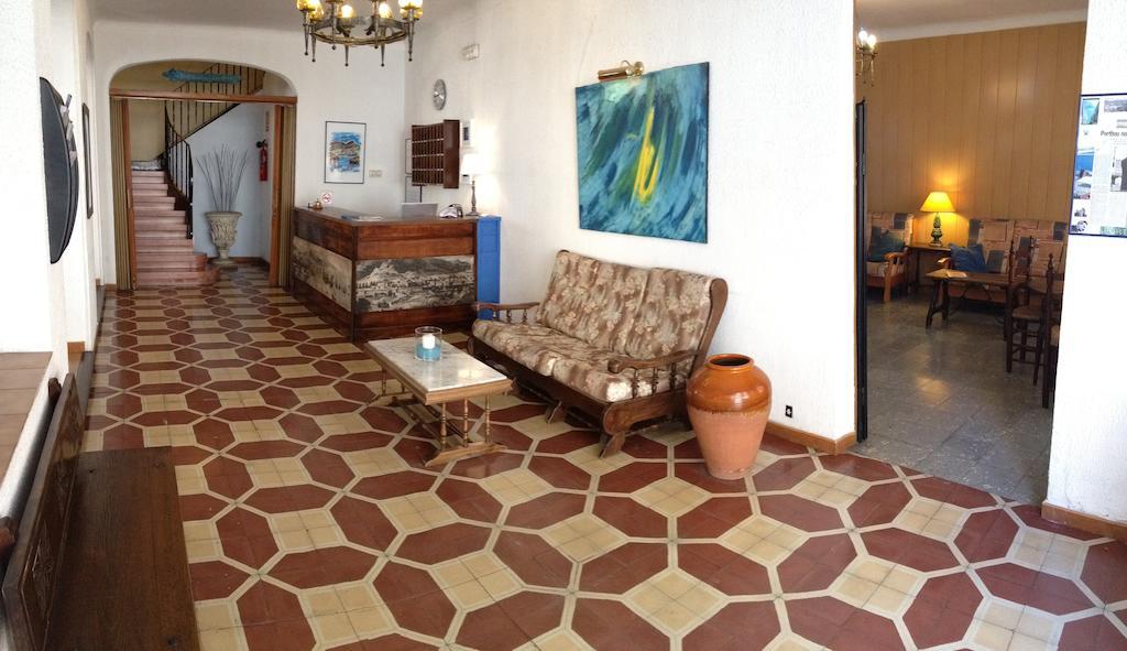 Hostal Portbou Eksteriør bilde