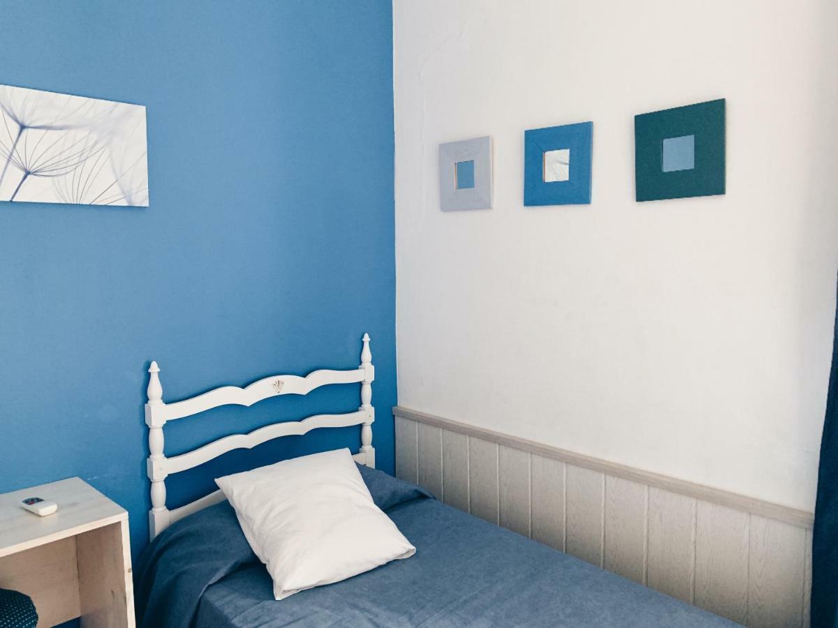 Hostal Portbou Eksteriør bilde