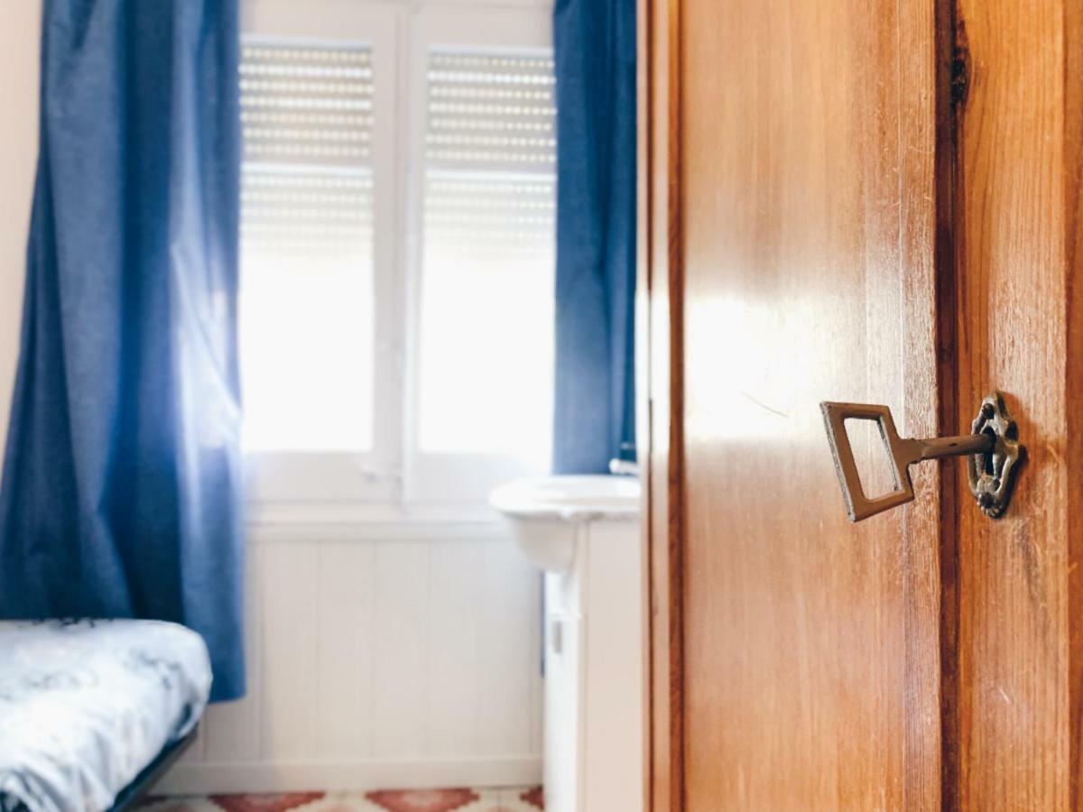 Hostal Portbou Eksteriør bilde